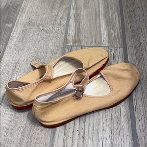 Urban outfitters nude Mary Jane flats size 8